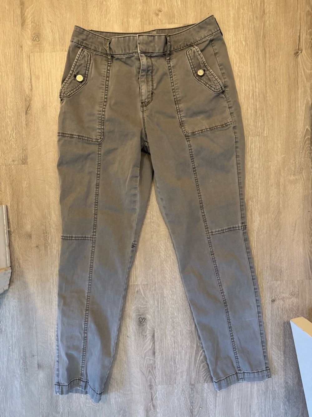 White House Black Market Gray pret-a-jet high rise cropped pants